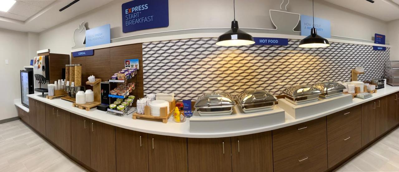 Holiday Inn Express Plymouth By Ihg Exterior foto